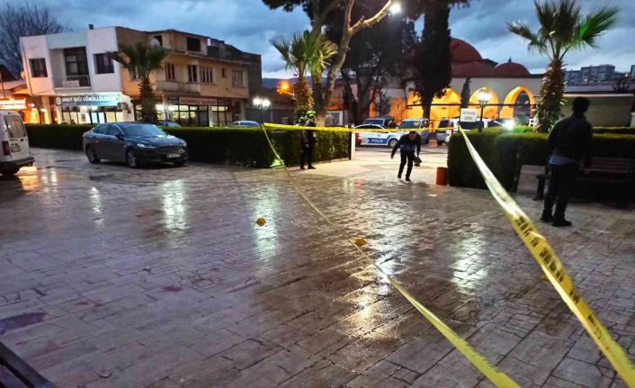 Menemen Belediyesine zorla girmek isteyen eski çalışan etkisiz hale getirildi