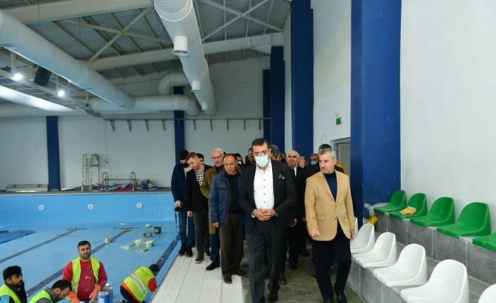 Milletvekili Tüfenkci ile Başkan Çınar, Yakınca yarı olimpik yüzme havuzunu inceledi