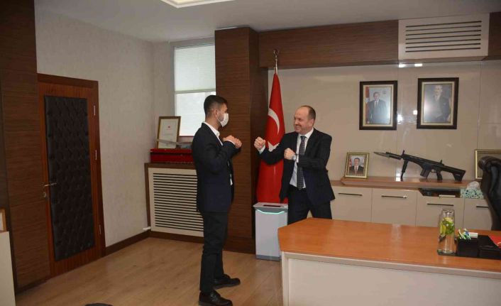 MKE Genel Müdürü Akdere, altın madalya kazanan MKE personeli Yenigün’ü kabul etti