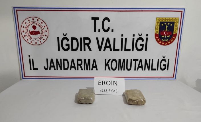 Moloz çuvallarının içerisine gizlendi: Yaklaşık 1 kilogram eroin maddesi ele geçirildi