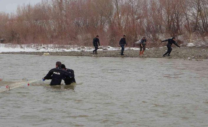 Muş’ta Karasu Nehri’ne düşen Yağmur için çalışmalara 5. günde ara verildi