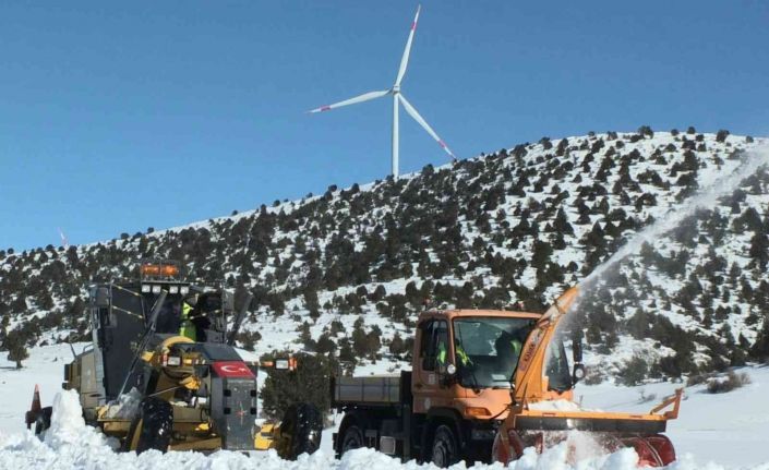 (Özel) Geçen yıl susuzluk yaşayan köy bu sene kar yağışıyla berekete kavuştu