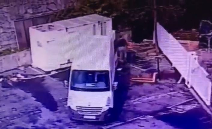 (Özel) İstanbul’da ilginç hırsızlık: Parasını alamayınca çalıştığı firmanın meyve kasalarını çaldı