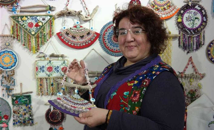 (ÖZEL) Sandık diplerinde kalmış oya ve kanaviçeler onun elinde tekrar değerleniyor