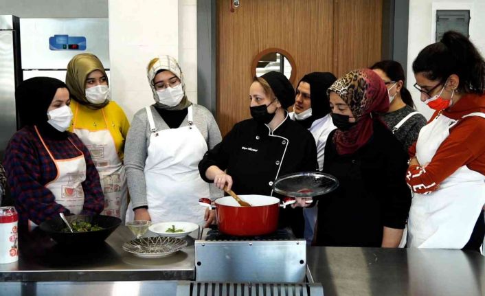 Prof. Dr. Aleaddin Yavaşça Eğitim ve Sanat Merkezi çalışmalarını sürdürüyor