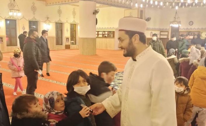 Regaip Kandili’ni çocuklarla birlikte kutladılar