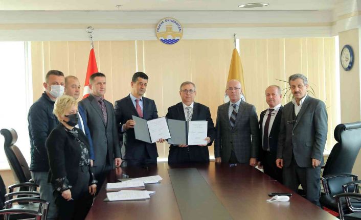 Rektör Tabakoğlu ’Toplu İş Sözleşmesi’ne imza attı