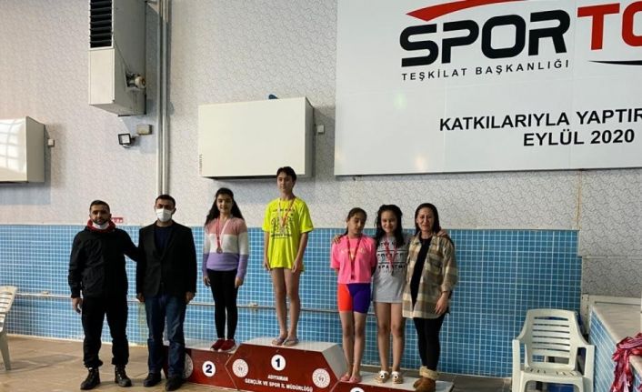 Samsatlı öğrenci dört yüzme kategorisinde birinci oldu