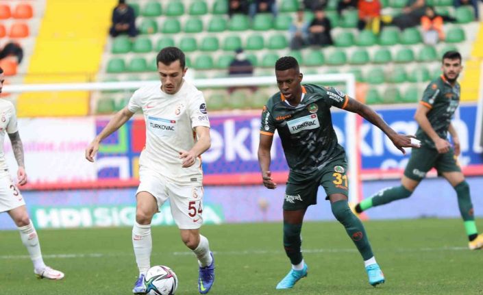 Spor Toto Süper Lig: Alanyaspor: 1 - Galatasaray: 1 (İlk yarı)
