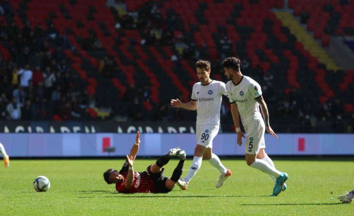 Spor Toto Süper Lig: Gaziantep FK: 0 - Adana Demirspor: 1 (İlk Yarı)