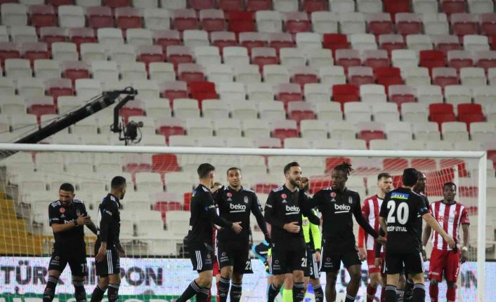 Spor Toto Süper Lig: Sivasspor: 0 - Beşiktaş: 1 (Maç devam ediyor)