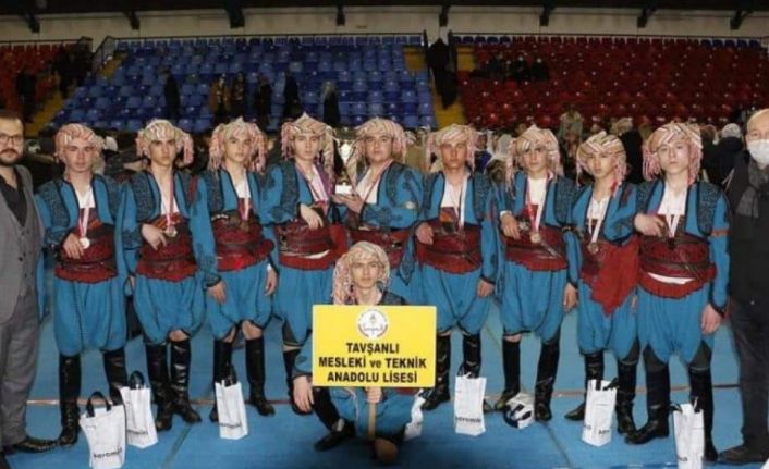 Tavşanlı Mesleki ve Teknik Anadolu Lisesi  Halk Oyunları ekibi il birincisi oldu