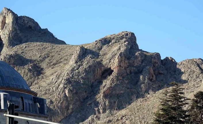 Tesadüfen fark edildi: Tokat Kalesi’nde beliren insan silueti dikkat çekiyor