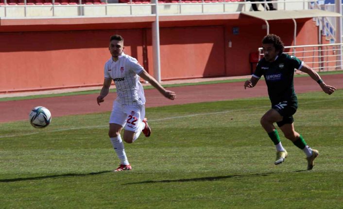 TFF 3. Lig: Gümüşhane Sportif Faaliyetler: 0 - Büyükçekmece Tepecik Spor: 0
