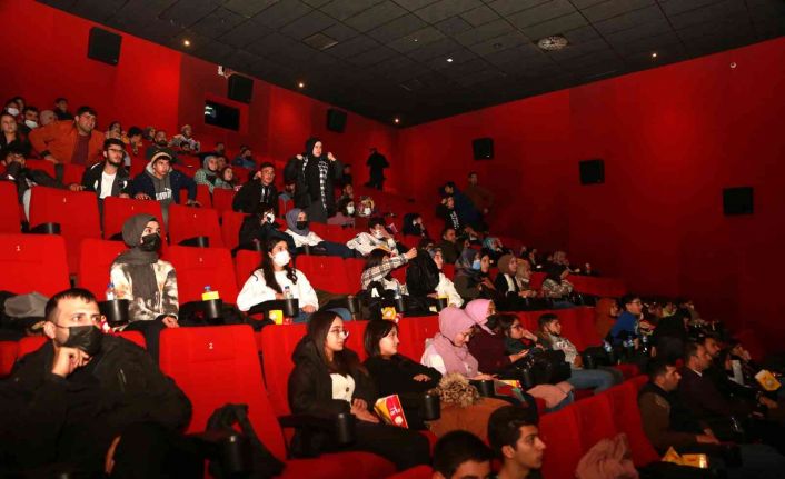 Tuşba Belediyesinden öğrencilere sinema jesti