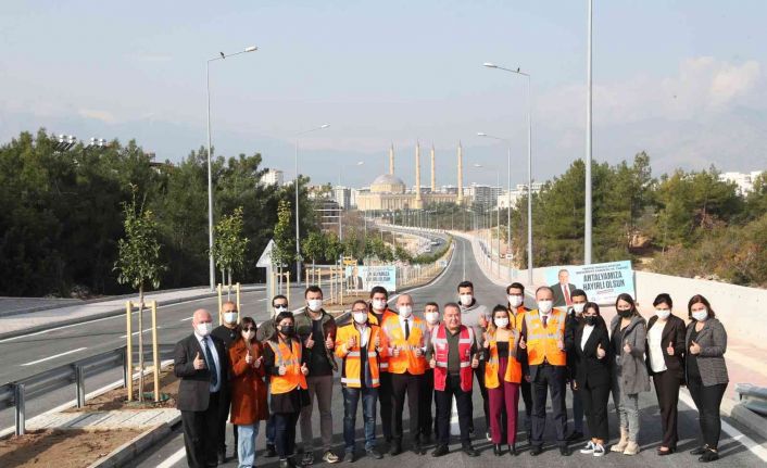 Üniversite Caddesi’ndeki yeni yol trafiğe açıldı