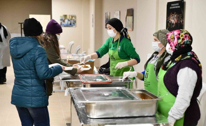 Üniversitelilere ücretsiz yemek hizmeti 3 noktada devam edecek