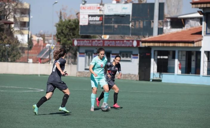 Üstek Group Horozkent Spor, 3 puanı 3 golle kazandı
