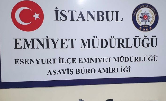 Uyuşturucu satıcıları silah zoruyla iki kişiyi rehin aldı, birde o anların videosunu çekti