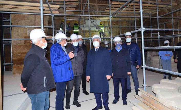 Vali Akın, Cacabey Medresesi Restorasyon Çalışmalarını Yerinde İnceledi