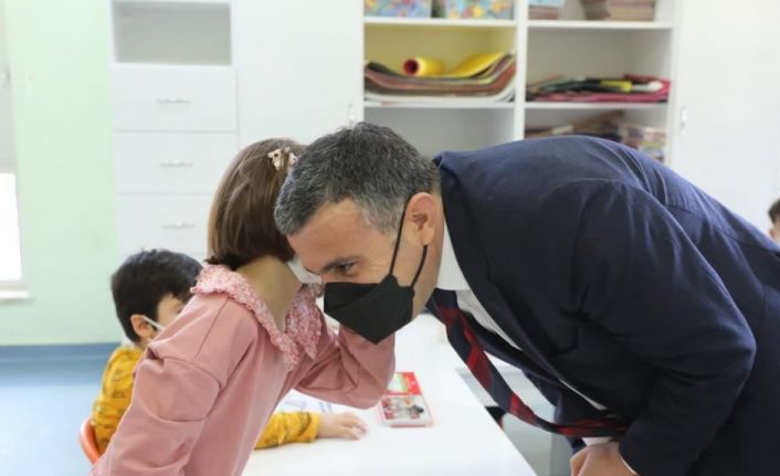 Vali Atay minik öğrencilere misafir oldu