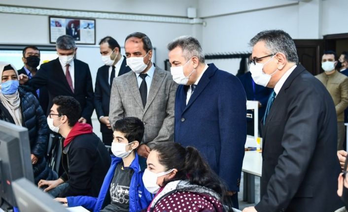 Vali Elban: "Daha çok öğrencimiz meslek eğitiminde yer almalı"