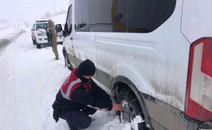 Van-Hakkari karayolu binek araçlara açıldı