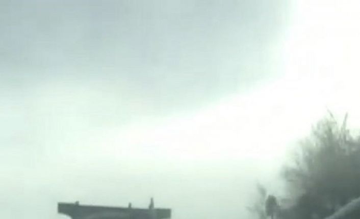 Yanıcı madde taşıyan tanker alev aldı, sürücüler kornoya basarak faciayı önledi