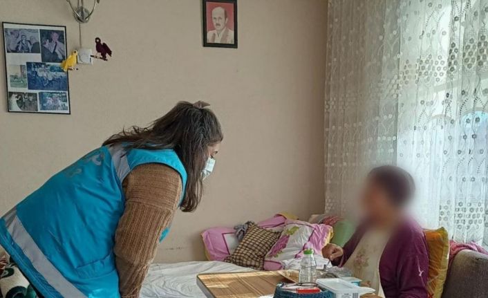 Yatağa bağımlı hastaların sağlık kurulu raporları evlerinde düzenleniyor