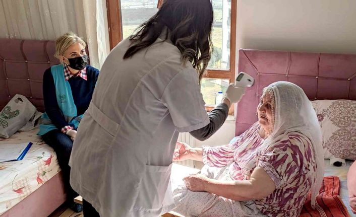 Yenişehir’de 65 yaş üzerine hem sanatsal, hem ücretsiz ulaşım hem de evde bakım hizmeti