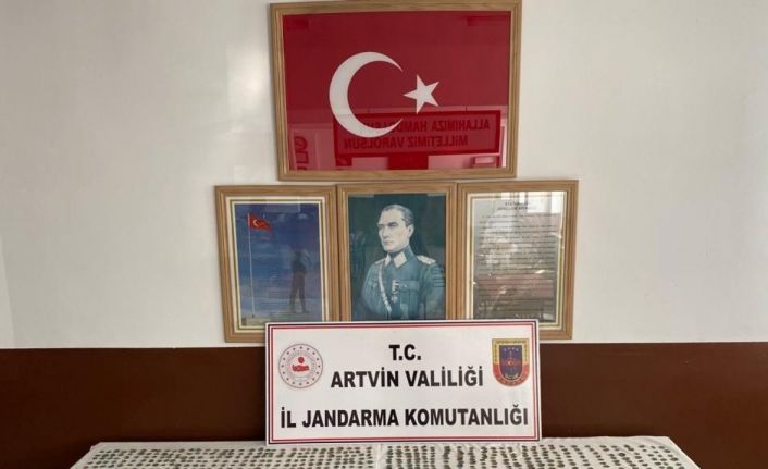 Yol kontrolünde durdurulan otomobilden Bizans dönemine ait bin 396 sikke çıktı