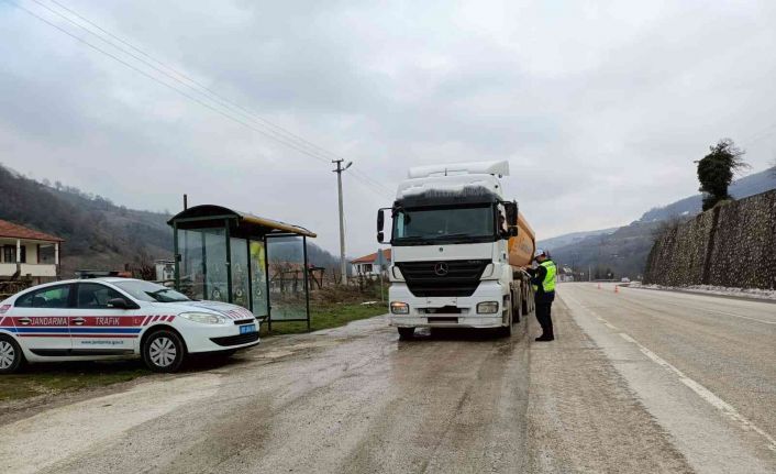 Yük ve yolcu taşıyan araca 32 araca 22 bin 900 lira ceza