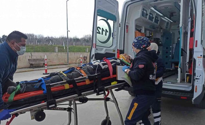 4. kattan 1. katın balkonuna düşen şahsı kurtarmak için zamanla yarıştılar