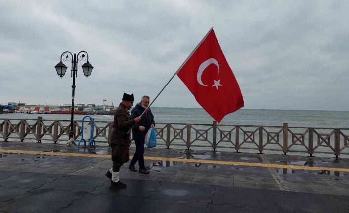 4 yıldır Türk bayrağıyla Çanakkale’ye yürüyor