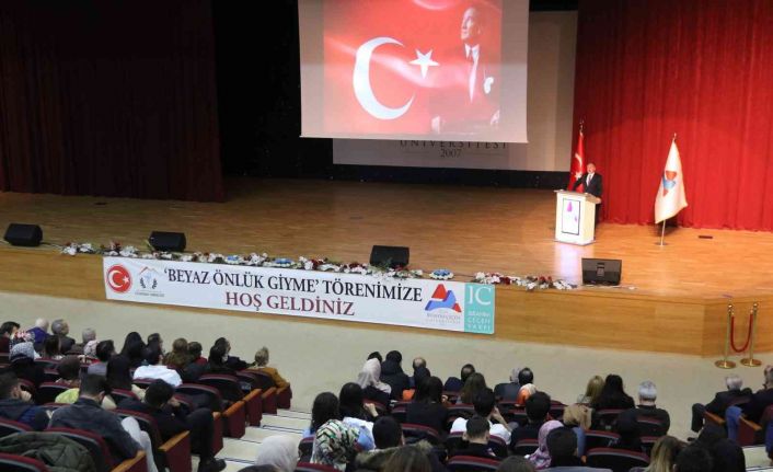 AİÇÜ’de Eczacılık Fakültesi Öğrencileri İçin “Beyaz Önlük Giyme” töreni düzenlendi
