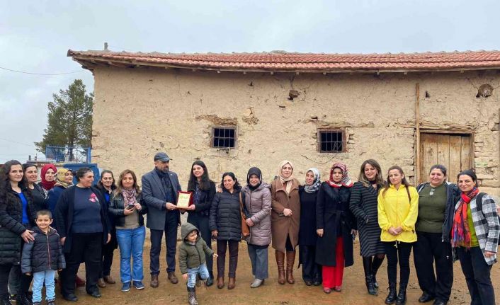 Akın, kadın yetiştiricilerle buluştu