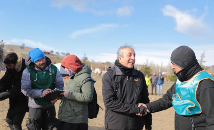 Atlı Dayanıklılık yarışmasında eski Bakan Mehdi Eker, 80 kilometre K3 kategorisinde ikinci oldu