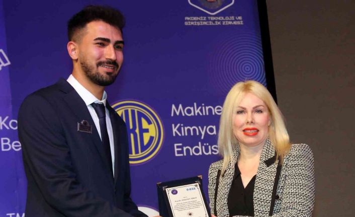 AÜ Rektörü Özkan: “Yarının Türkiye’si gençlerimizin gayret ve çabalarıyla şekillenecek"