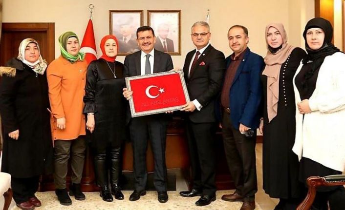 Avrupa El Ele Vakfı’ndan Burdur’da özel çocuklara ‘akülü ve manuel araba’ desteği