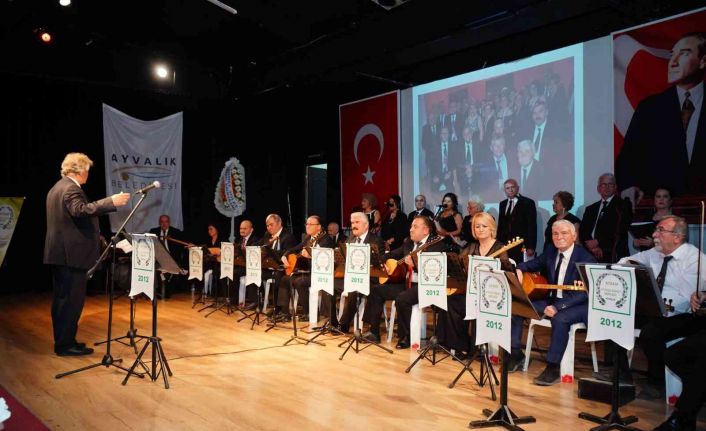 Ayvalık Eğitime Destek Derneği yararına, korist Ömer Öner’in anısına konser düzenlendi