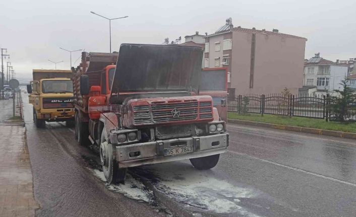 Bafra’da kamyon yangını