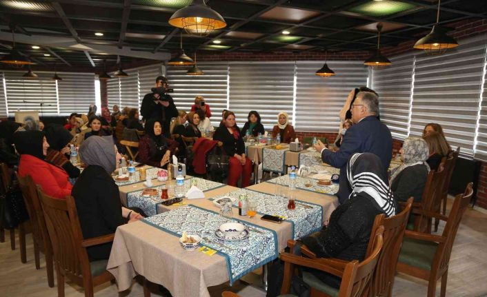 Başkan Büyükkılıç, kadın muhtar ve meclis üyeleriyle bir araya geldi