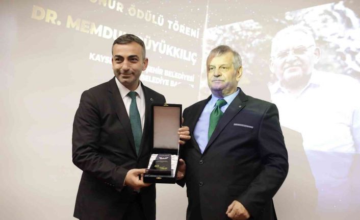 Başkan Büyükkılıç’a ’Başarı ve Onur Ödülü’