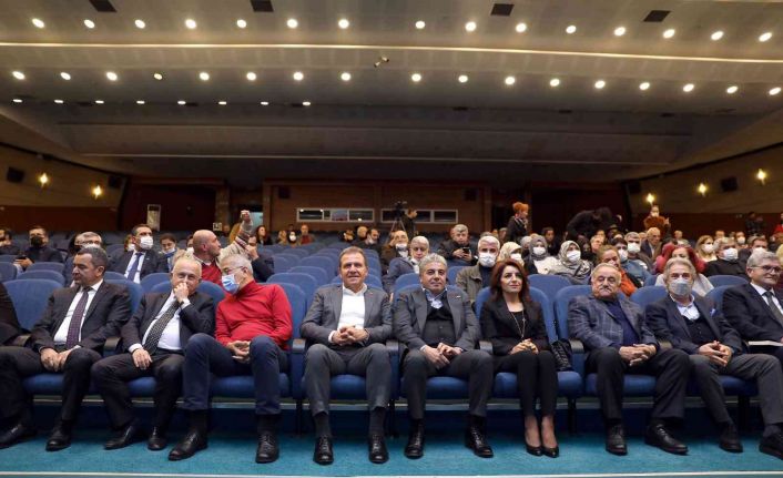 Başkan Seçer, ‘Göçler ve Mersin Tarihi’ kitabının imza günü ve söyleşisine katıldı