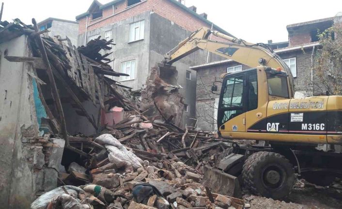 Başkan Tavlı: “2019 yılından bu yana 70’ten fazla metruk binanın yıkımını gerçekleştirdik”