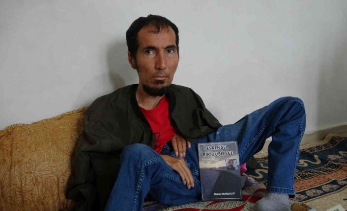 Bedensel engelli genç 15’inci kitabını çıkardı