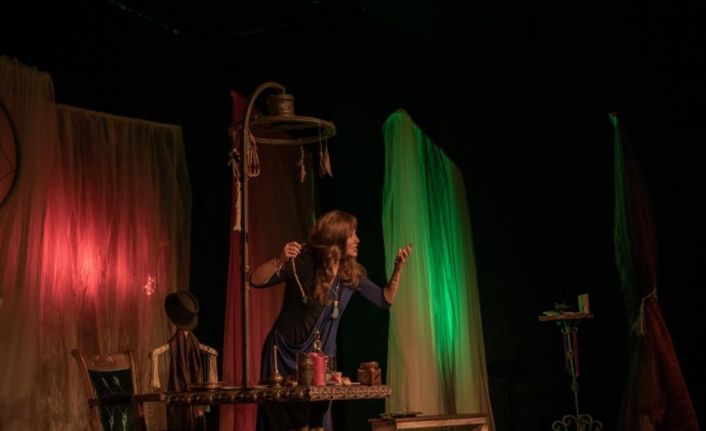 Berna Laçin Kuşadası’nda Kadınlar İçin Sahne Aldı