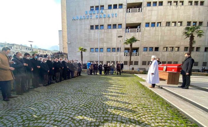 Bursa’da parkta ölü bulunan kadın hakim için Bursa Adliyesinde tören düzenlendi