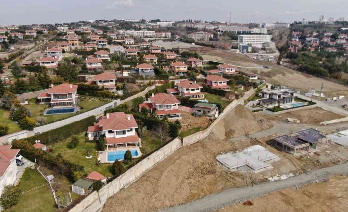 Büyükçekmece’de inşaat nedeniyle kayan milyonluk villalarda son durum havadan görüntülendi