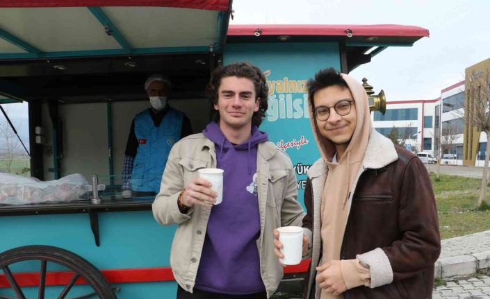 Büyükşehirden üniversiteli öğrencilere çorba ikramı